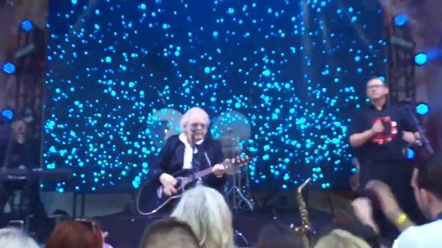 Юрий Антонов - На улице Каштановой ( зал поет вместе с маэстро) #video #видео #moscow #музыка смотреть онлайн