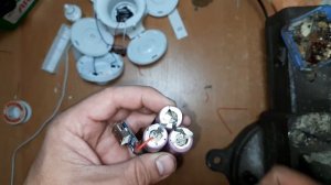 Перестал работать кемпинговый  фонарь. Как восстановить аккумуляторы. 2024.