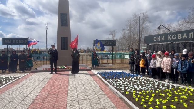 «Встанем» - Аюр Базаржапов и Саран Бадмаева.