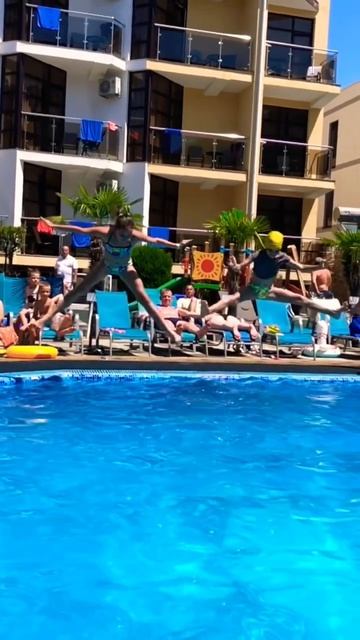 Шпагат круче Волочковой от детей отеля ПОНТОС ВИТЯЗЕВО??Лайк #михаилволин #запискиславян смотреть онлайн