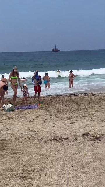 Пляж 🏖️ Клеопатры. Турция Аланья. Sahil 🏖️ Kleopatra. Türkiye 🇹🇷 Alanya смотреть онлайн