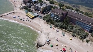 Морской бриз понижает температуру воздуха в дневное время и делает воздух более влажным