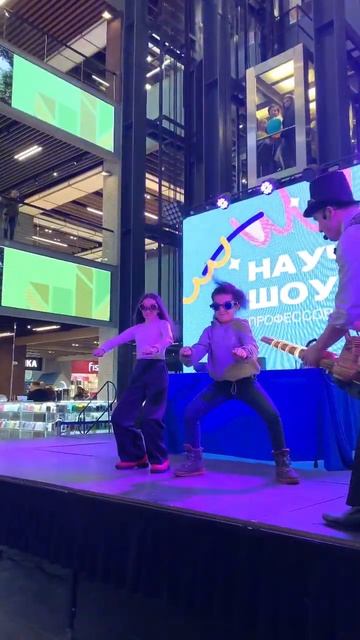 Каждую субботу в ТРК «НЕБО» вас ждут яркие праздники и шоу, бесплатная сахарная вата и шарики смотреть онлайн