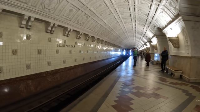 Russian metro. Moscow. The old car and the new car смотреть онлайн