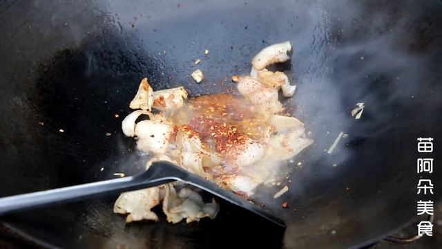闭关粮食被清空，简单做个蒜苗炒肉，苗大姐吃饭速度，吃嘛嘛香！【苗阿朵美食】