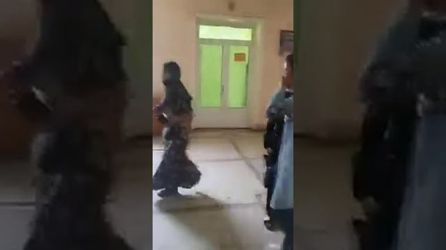 Ташкент Кыбрай Коллежде патрат | Окыушы озин асып койган смотреть онлайн