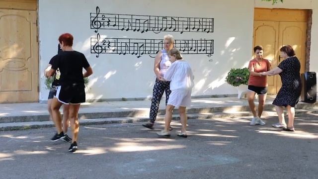 Танцевальная зарядка смотреть онлайн