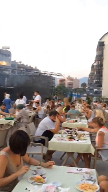 Grand Uysal Beach & Spa Hotel. Алания. Часть столовой, которая на улице. смотреть онлайн