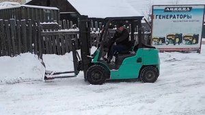 УБОРКА СНЕГА НА ВИЛОЧНОМ ПОГРУЗЧИКИ