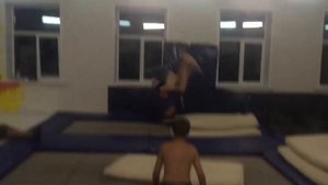 Батут.Тройное сальто назад. Triple backflip on the trampoline