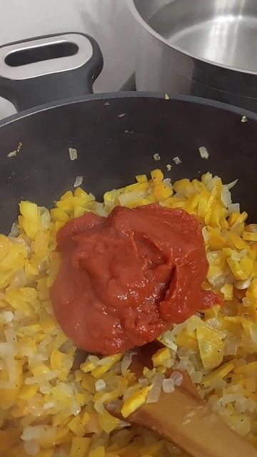 Кабачковая икра на зиму!👌#кабачки #кабачковаяикра #рецепт #жизньзагородом #вкуснопросто #деревня смотреть онлайн