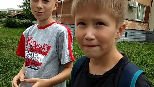 Мальчик, съешь камень/пранк смотреть онлайн