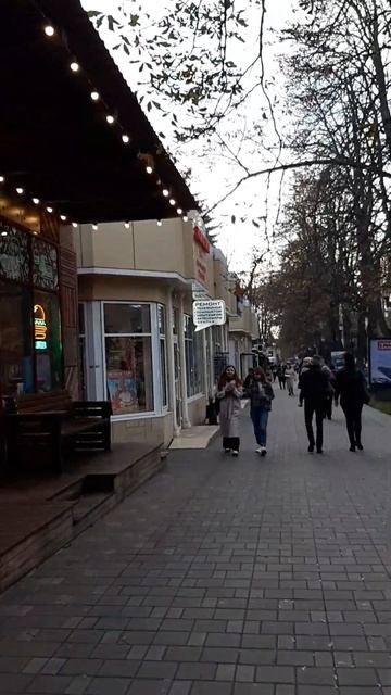 Октябрь, воскресенье, вечер. Проспект Кирова в Пятигорске. Провинция🤗