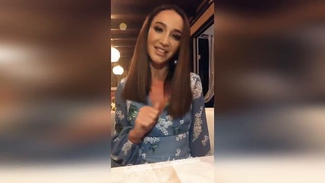 Бузова прекрасный ужин в любимом ресторане на Сейшелах🌸🎥когда работа в кайф смотреть онлайн