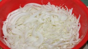 Салат из пекинской капусты с копченой колбасой, яйцом и морковью