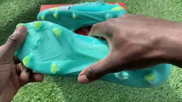 Puma Ultra Ultimate - FG/AG Football Boots - Unboxing Video! (Puma Pursuit Pack) смотреть онлайн