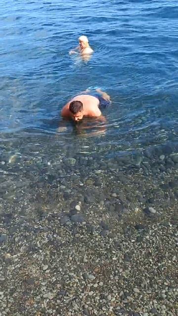 Самое чистое море в Ялте ; Масандровский пляж наш любимый. Кто тоже любит Ялту ставит ❤️ смотреть онлайн