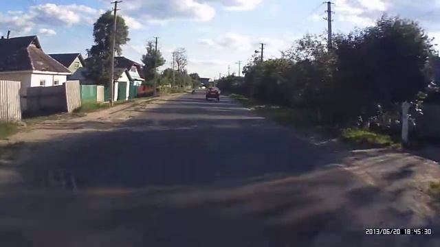 Пьяный мужик перелазит через дорогу Бородянка смотреть онлайн