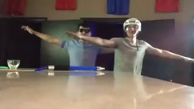 Кальянщик Казах и Хоккеист Русский смотреть онлайн