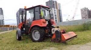 Красный Трактор косит траву видео