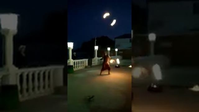 Жонглёр огненными факелами. Крым. Коктебель смотреть онлайн