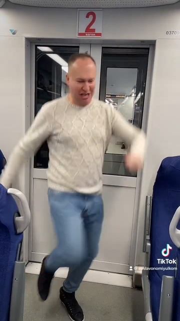 Когда в Ласточке затекли ноги! #поезд #танцы #ласточка #топ смотреть онлайн