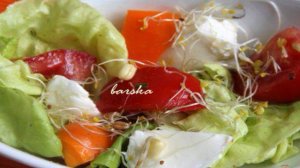 Салат из овощей, с ростками