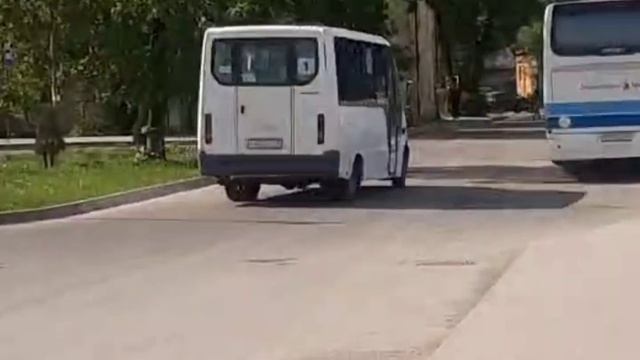 Автобус Газель Некст следует по маршруту N1 "Пионерский по городу",автовокзал Пионерский Курорт смотреть онлайн