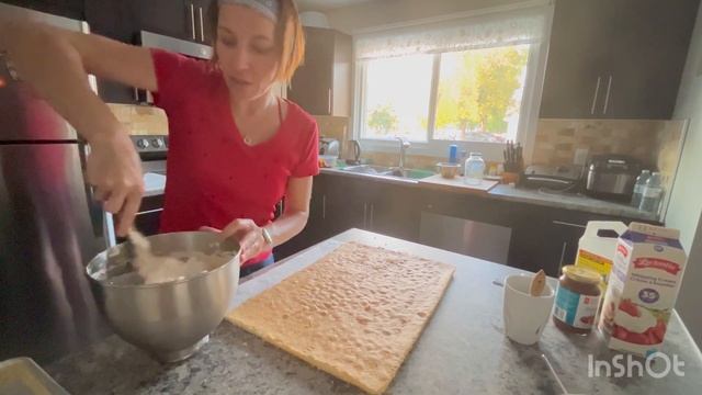 Выпекаем, собираем, украшаем ореховый рулет с карамельным кремом 🎂😋
