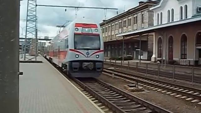 Škoda (Skoda) train EJ575 arriving to the Vilnius railway station смотреть онлайн