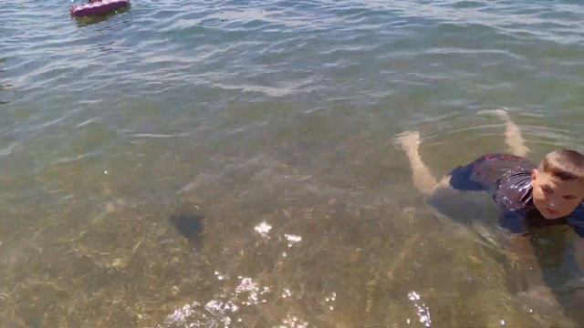 #Мысхако пляж много отдыхающих море чистая прозрачная водички пошла жара (живу на чёрном море)
