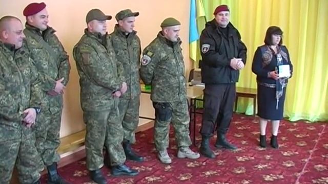 Одеські поліцейські, навіть перебуваючи в зоні проведення АТО, допомагають дітям-сиротам смотреть онлайн