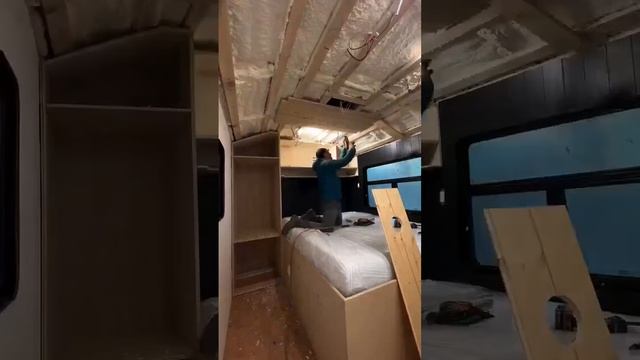 Даже списанный автобус можно превратить в уютный дом на колёсах.