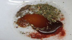 Куриные бедра тушенные под соусом