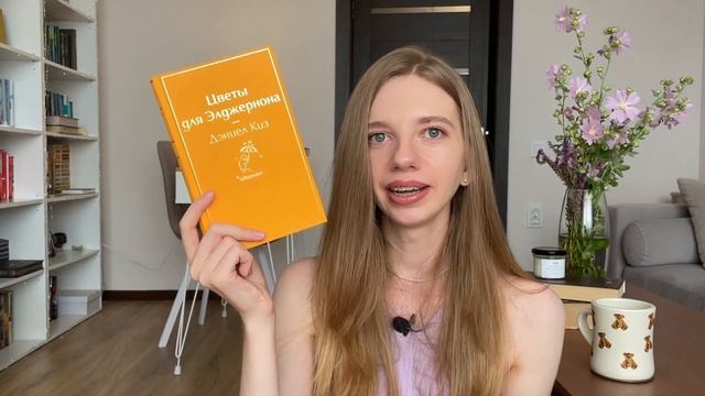 самые первые книги на моих полках 🫶🏻✨