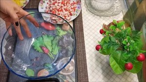 Салат с крабовыми палочками и ананасами.  Подходит для обеденного так и для праздничного стола