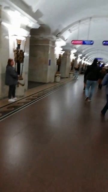 Памятник Пушкину в метро 'Пушкинская" СПб смотреть онлайн