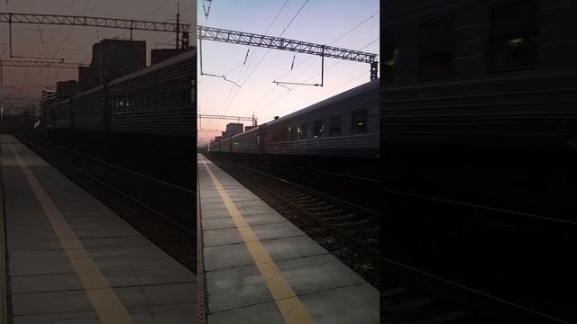 ЭП1М-443 с пассажирским поездом N 177 Москва-Симферополь.