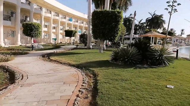 Отель Labranda Royal Makadi. Дорога к пляжному ресторану. Детская площадка. смотреть онлайн