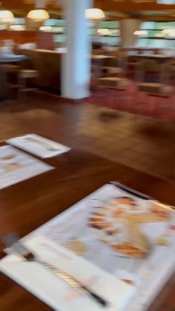 Цены просто!!!!! Капучино 7.35€ шницель 34.75€ и народу никого! смотреть онлайн