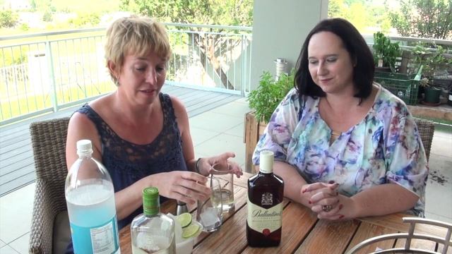 How to make a Ballantine's Whisky Lime Cocktail смотреть онлайн