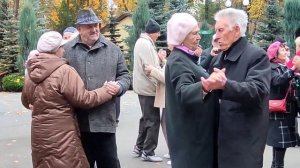 ДОЖДЛИВЫМ ВЕЧЕРОМ ЗАШЁЛ Я В РЕСТОРАН! ТАНЦЫ ХАРЬКОВ УКРАИНА ОКТЯБРЬ 2023