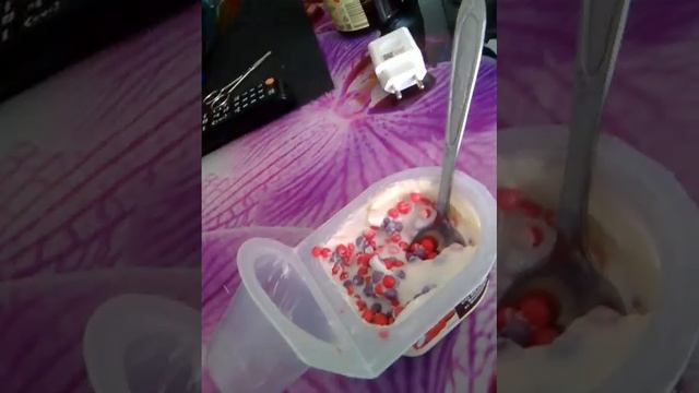 Пробую йогурт вкусно ! Феник и вишня смотреть онлайн