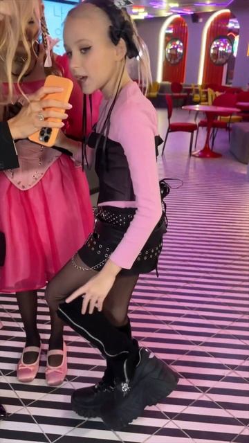 В чем дочки открывали свое кафе! (Влог об открытии уже вышел) смотреть онлайн