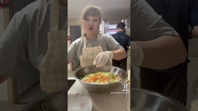 Салат из фунчозы смотреть онлайн