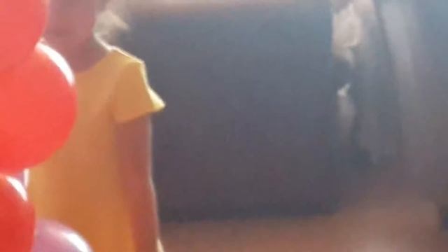 Играем в ресторане на дне рождение братика смотреть онлайн