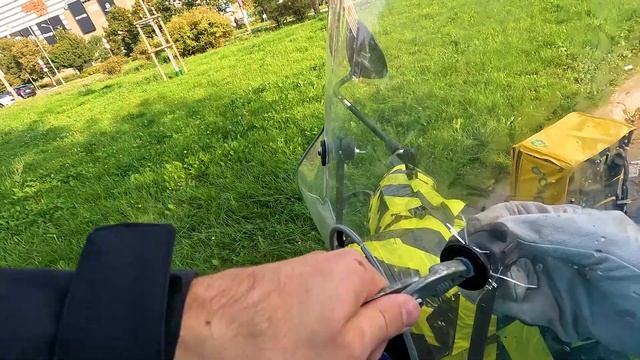 Смех, Столкновения и Мечты: Мой День Курьера в Варшаве! ☕️📦 смотреть онлайн