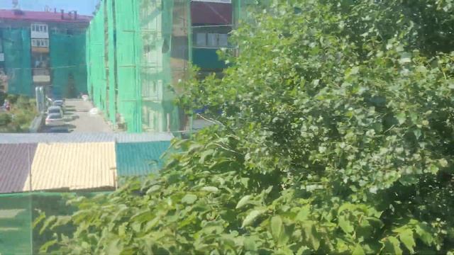 Город Холмск, вид из окна поезда 2022-08 смотреть онлайн