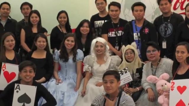 Coca-cola goes "Alice in Wonderland" смотреть онлайн