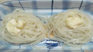 Гнезда из макарон с яйцом под сырной корочкой